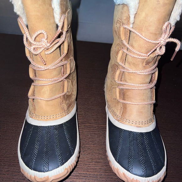 SOREL Out and About Plus Tall Boots in ‘Elk’ - (WMNS SIZE 7.5) - Picture 2 of 7